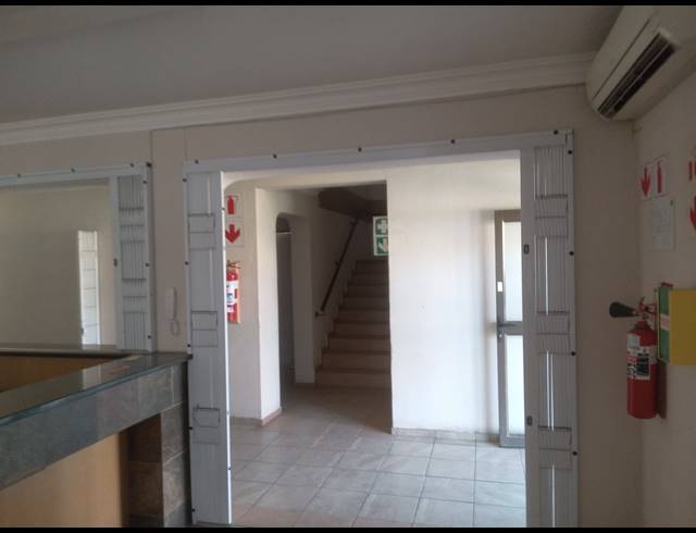 900M² BUILDING TO LET IN APEX